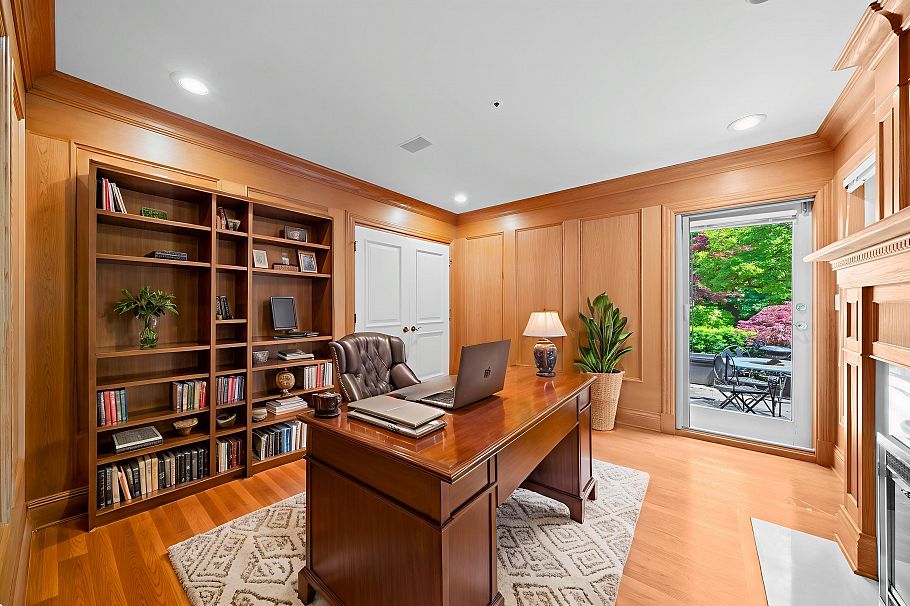 1323 The Crescent Crescent Vancouver, BC - 3