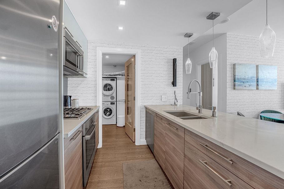 3705 928 Beatty Street Vancouver, BC - 3