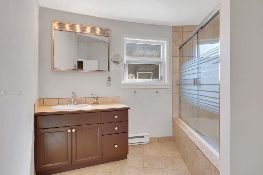 4322 West Point Place Vancouver, BC - 34