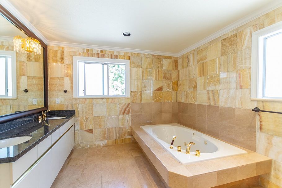 1369 W 55th Avenue Vancouver, BC - 11