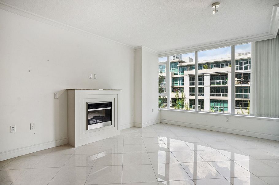 408 133 E Esplanade Avenue North Vancouver, BC - 3