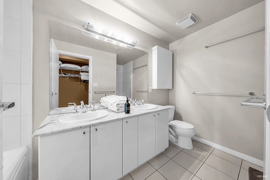 409 100 E Esplanade Street North Vancouver, BC - 21