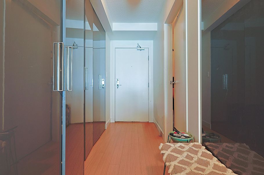 908 1325 Rolston Street Vancouver, BC - 5