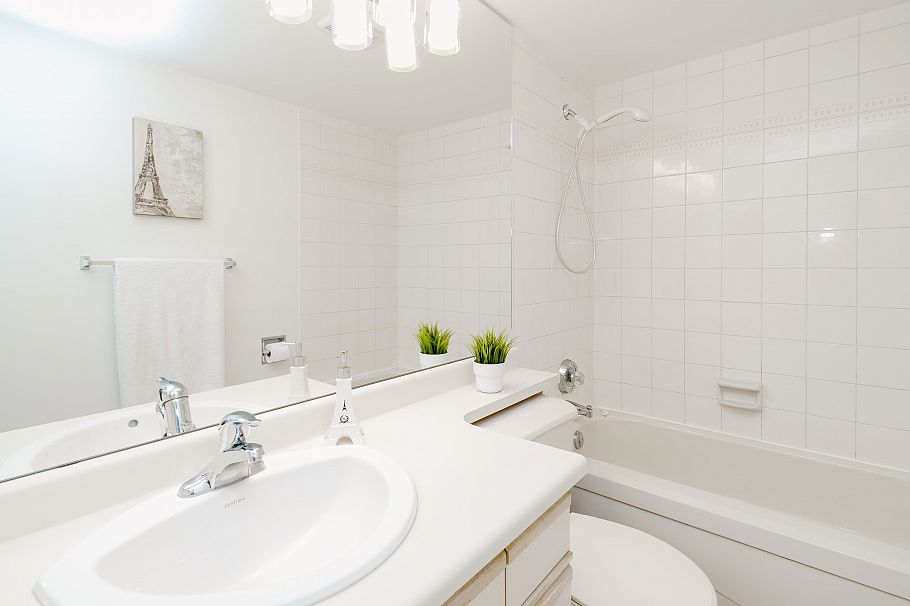 402 1845 Robson Street Vancouver, BC - 12