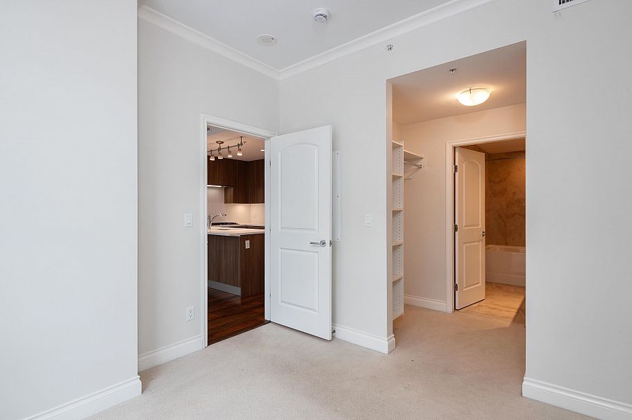 305 185 Victory Ship Way North Vancouver, BC - 17