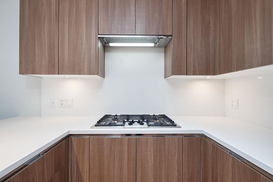 305 185 Victory Ship Way North Vancouver, BC - 14