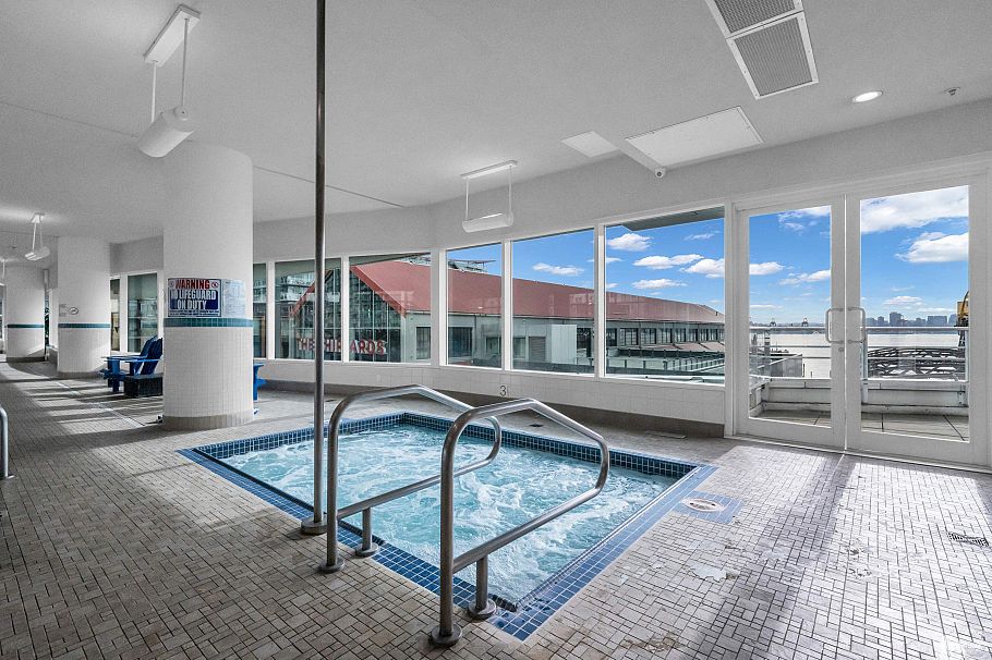 409 100 E Esplanade Street North Vancouver, BC - 30