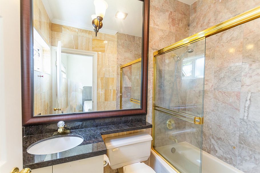 1369 W 55th Avenue Vancouver, BC - 15