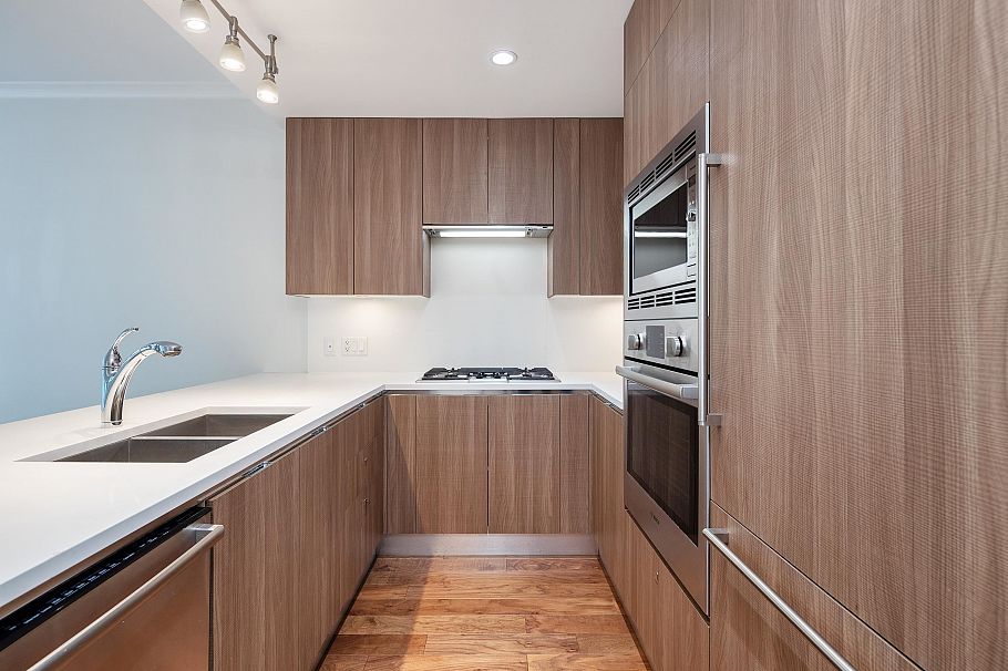 305 185 Victory Ship Way North Vancouver, BC - 12