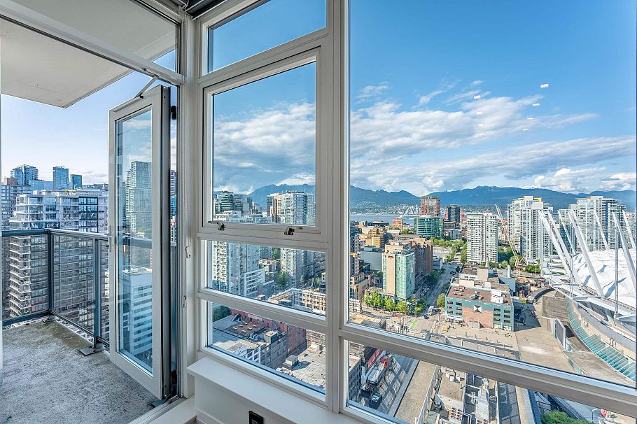 3705 928 Beatty Street Vancouver, BC - 4