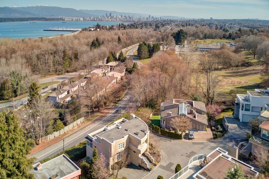 4322 West Point Place Vancouver, BC - 2