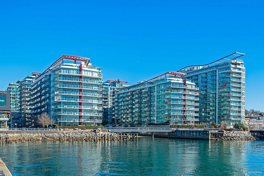 305 185 Victory Ship Way North Vancouver, BC - 31