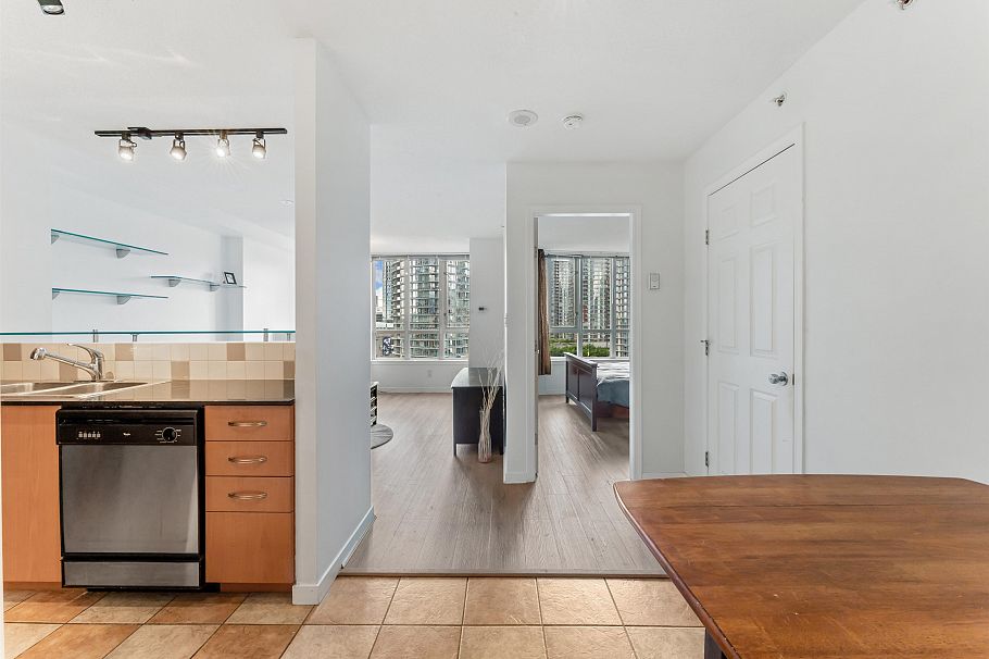 1510 63 Keefer Place Vancouver, BC - 2