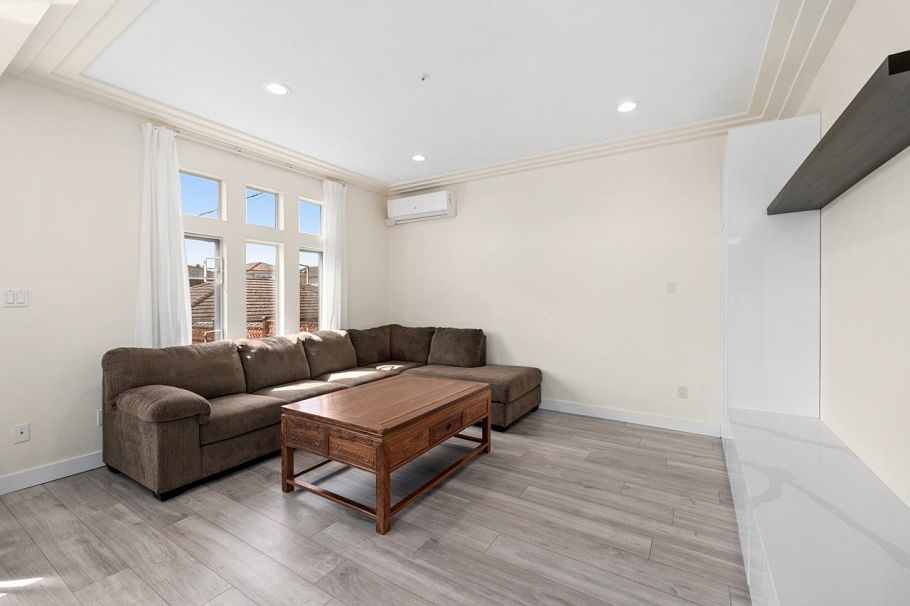 6823 Killarney Street Vancouver, BC - 4