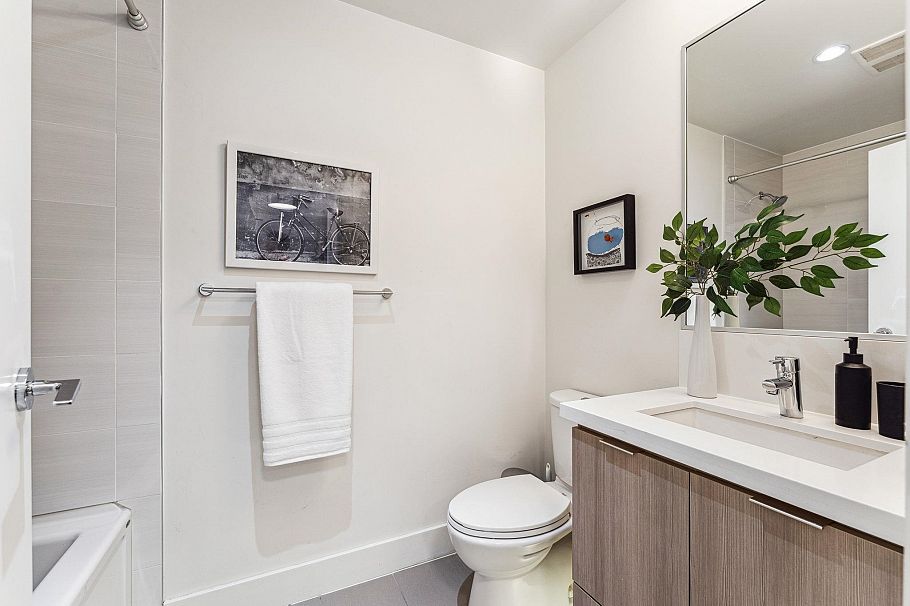 215 3602 Aldercrest Drive North Vancouver, BC - 23