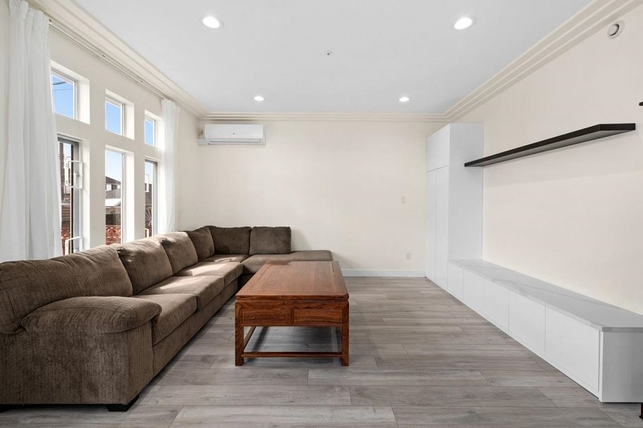 6823 Killarney Street Vancouver, BC - 5