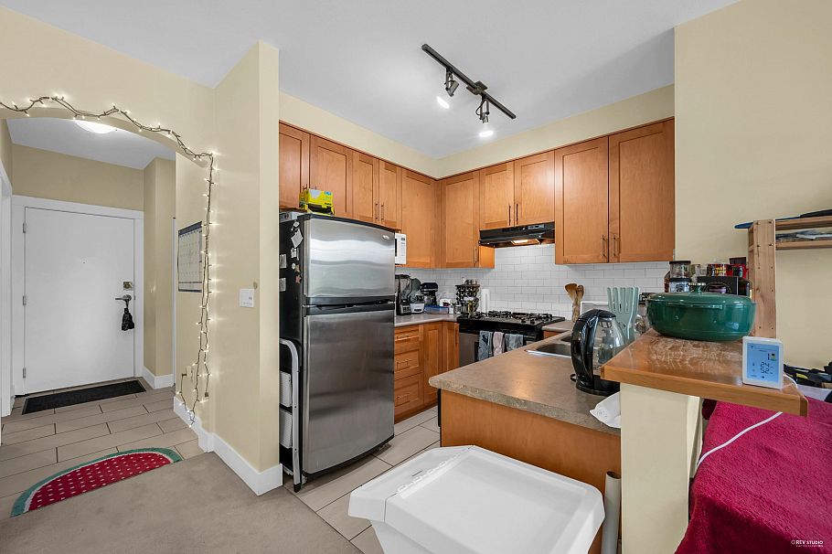 307 2083 W 33 Avenue Vancouver, BC - 4