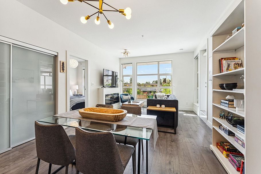 215 3602 Aldercrest Drive North Vancouver, BC - 11