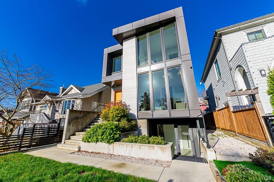 3941 W 24th Avenue Vancouver, BC - 1