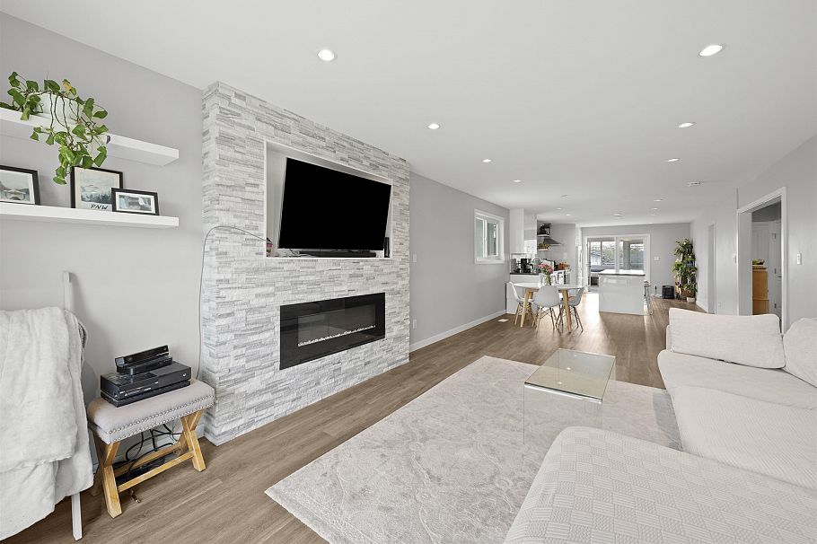 3160 E 6th Avenue Vancouver, BC - 5