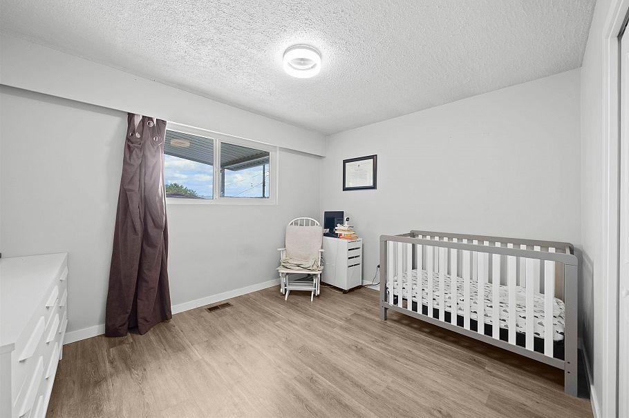 3160 E 6th Avenue Vancouver, BC - 18