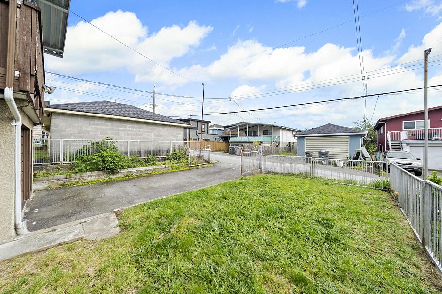 3160 E 6th Avenue Vancouver, BC - 34