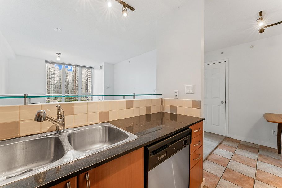 1510 63 Keefer Place Vancouver, BC - 4