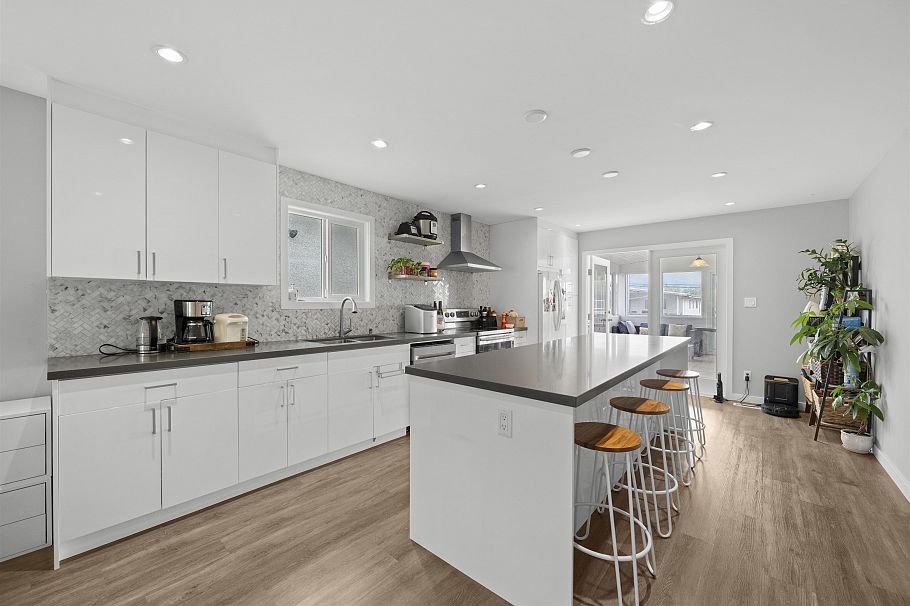 3160 E 6th Avenue Vancouver, BC - 9