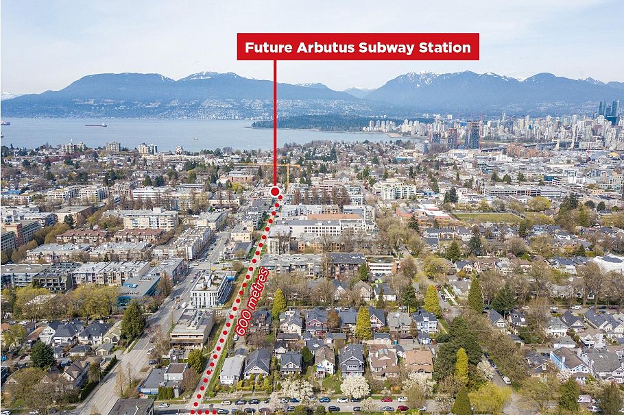 2070 W 14th Avenue Vancouver, BC - 4