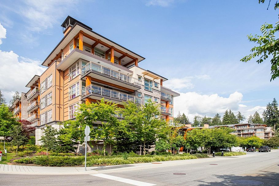 215 3602 Aldercrest Drive North Vancouver, BC - 2