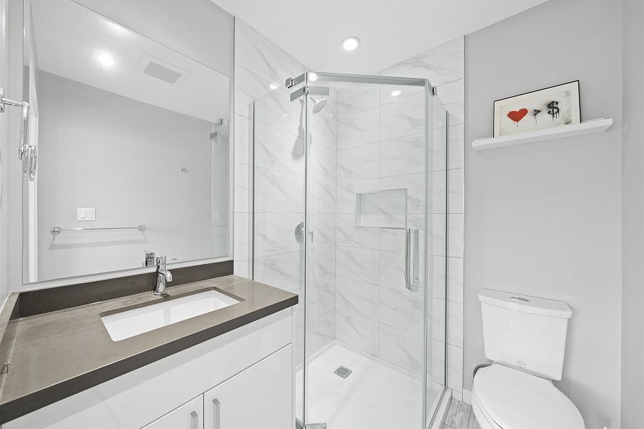 3160 E 6th Avenue Vancouver, BC - 16