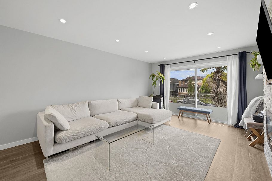 3160 E 6th Avenue Vancouver, BC - 3