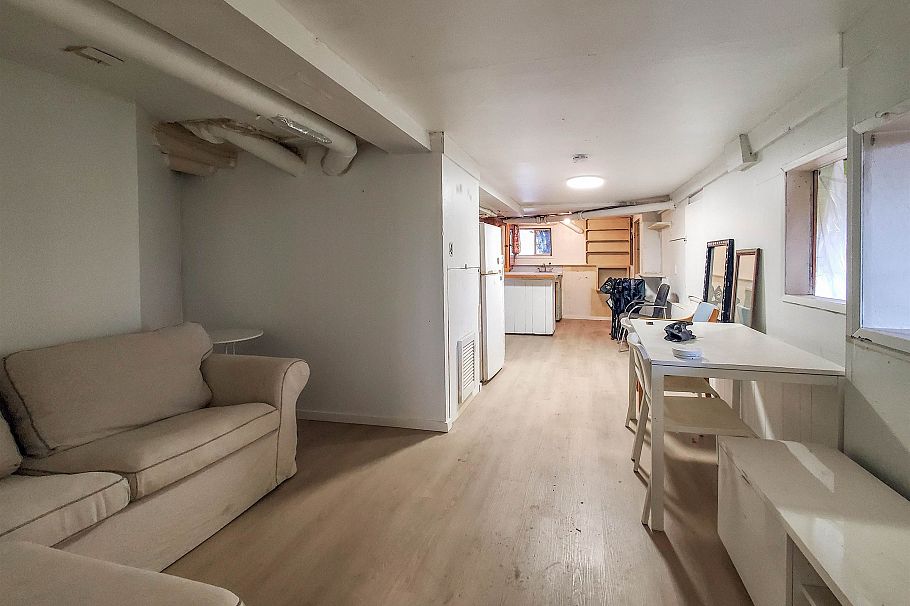 2070 W 14th Avenue Vancouver, BC - 20