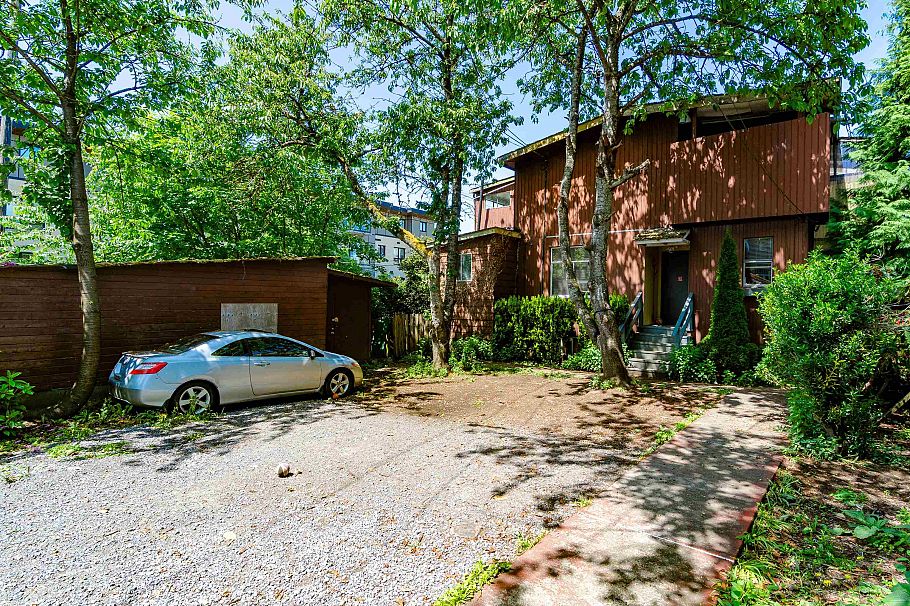 2070 W 14th Avenue Vancouver, BC - 22