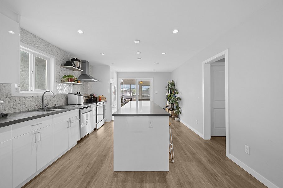 3160 E 6th Avenue Vancouver, BC - 10