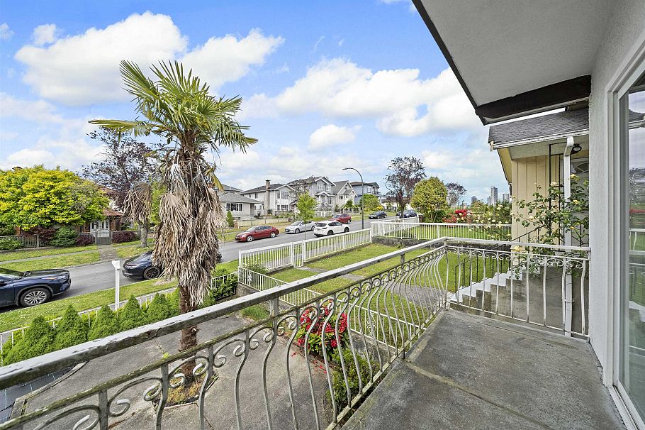 3160 E 6th Avenue Vancouver, BC - 22