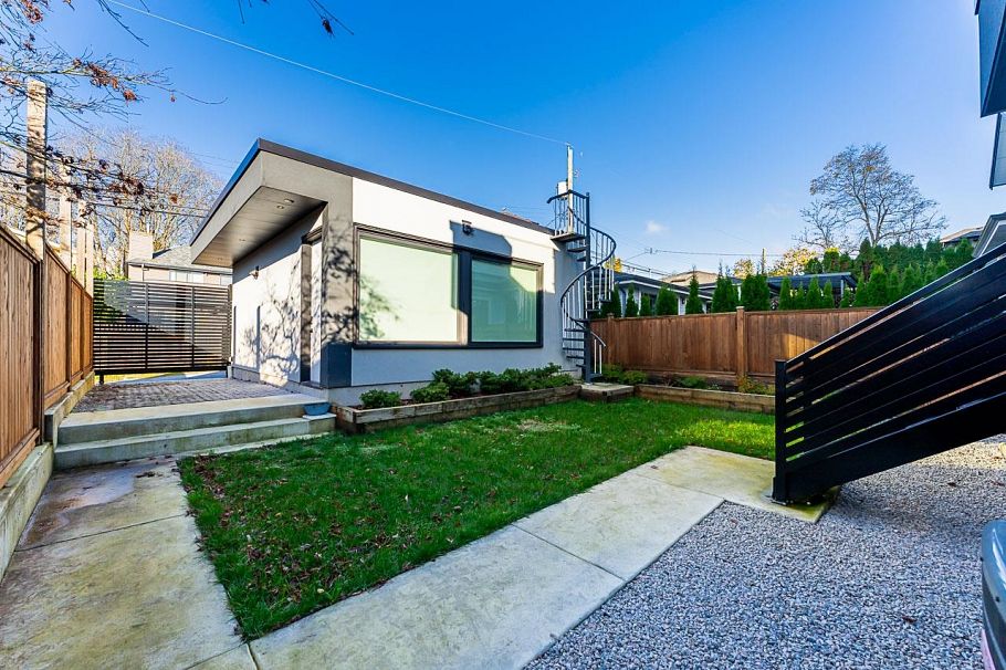 3941 W 24th Avenue Vancouver, BC - 33