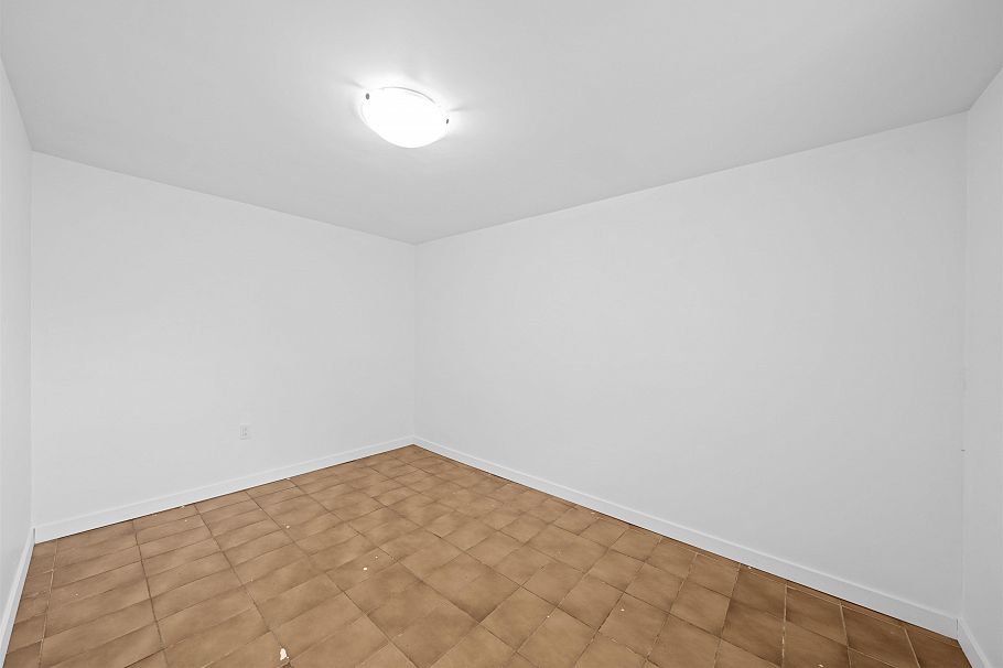 3160 E 6th Avenue Vancouver, BC - 26