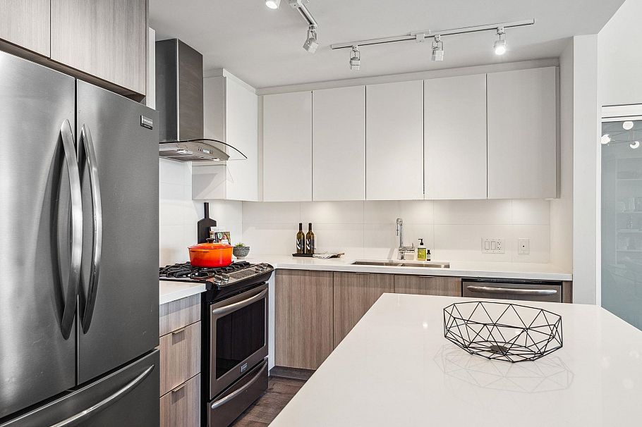 215 3602 Aldercrest Drive North Vancouver, BC - 13