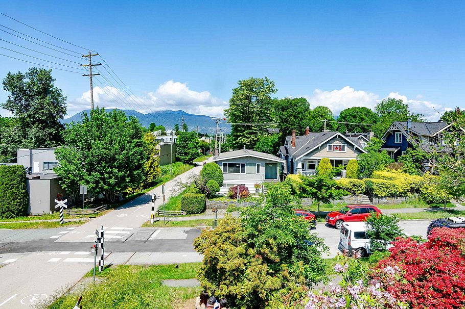 2070 W 14th Avenue Vancouver, BC - 7