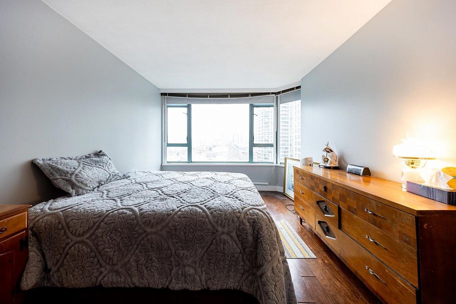 703 888 Hamilton Street Vancouver, BC - 2