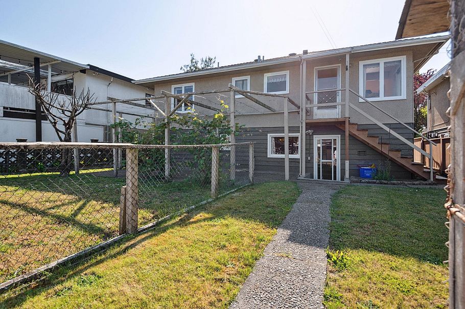4262 Dumfries Street Vancouver, BC - 40