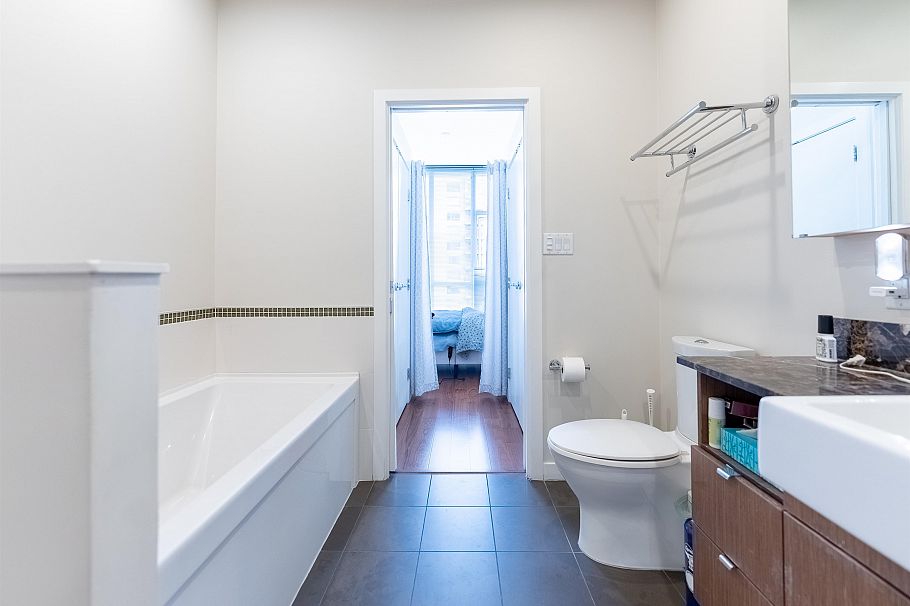 1002 1205 Howe Street Vancouver, BC - 13