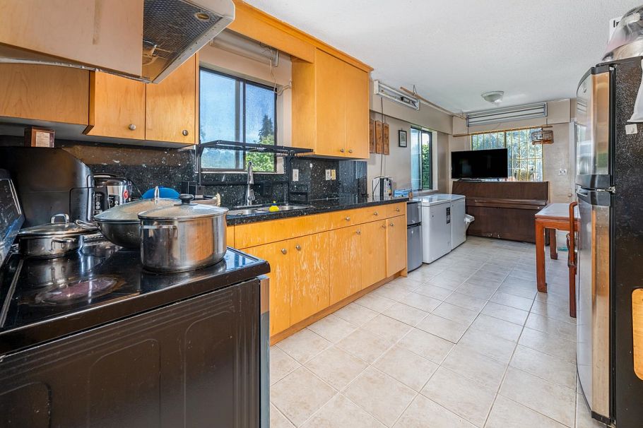 1342 E 10th Avenue Vancouver, BC - 11