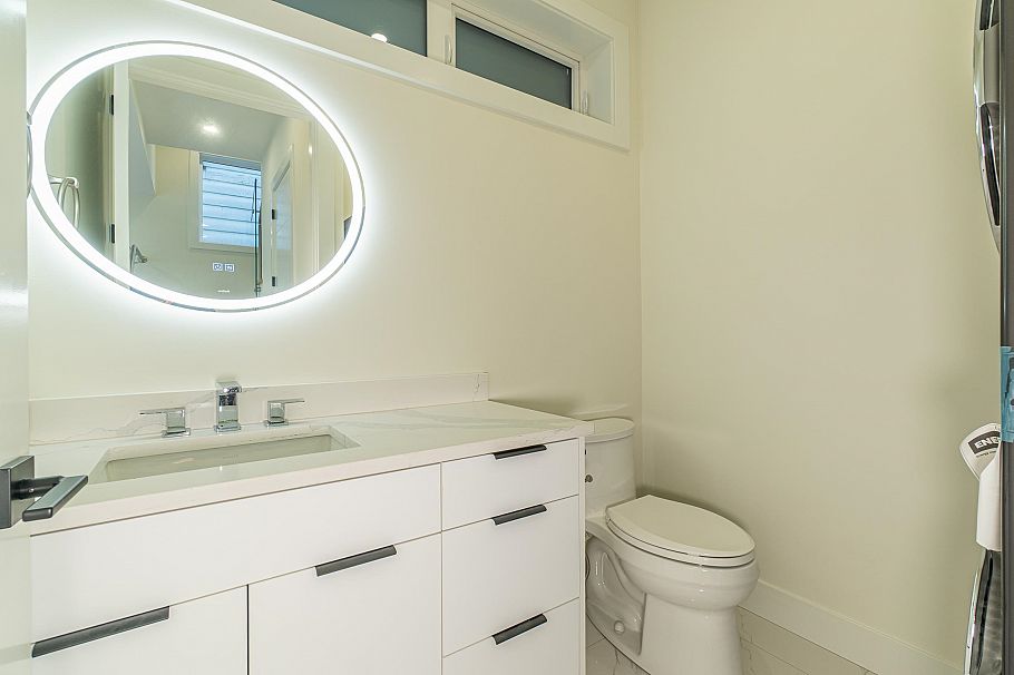 1 8192 Haig Street Vancouver, BC - 16