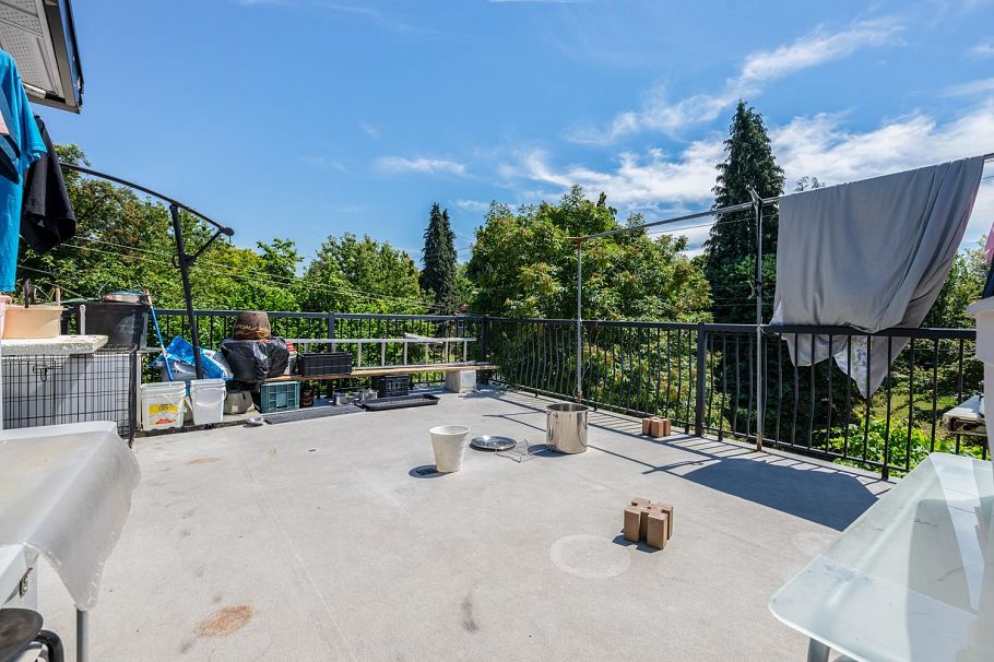 1342 E 10th Avenue Vancouver, BC - 16