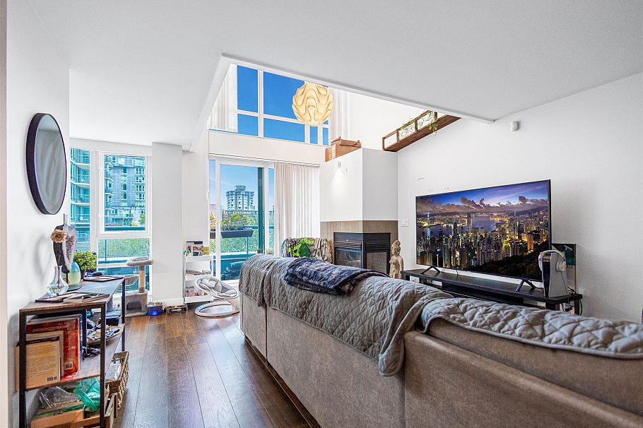 407 499 Broughton Street Vancouver, BC - 2