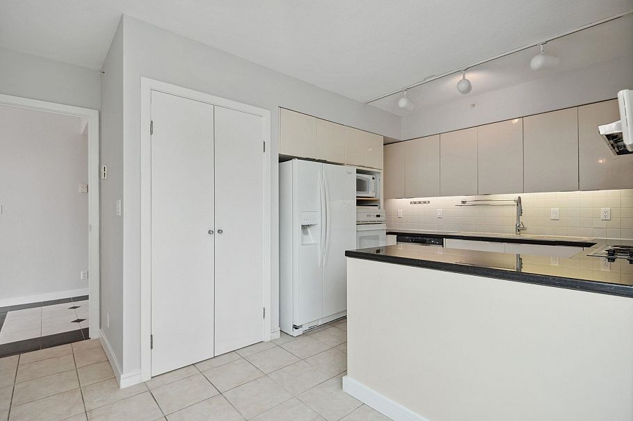 5A 1403 Beach Avenue Vancouver, BC - 20
