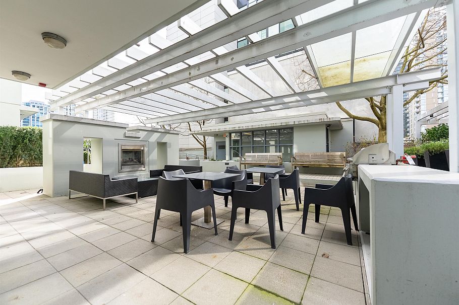 1002 1205 Howe Street Vancouver, BC - 17