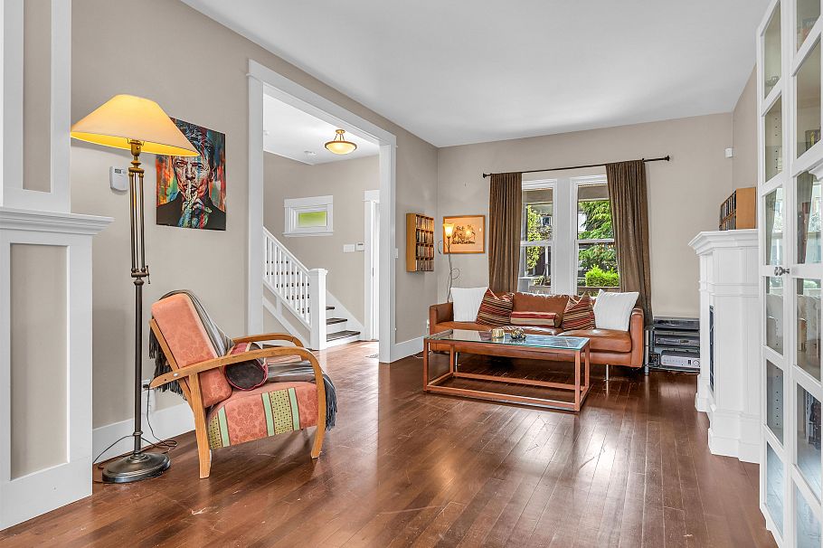 251 E 21st Avenue Vancouver, BC - 3